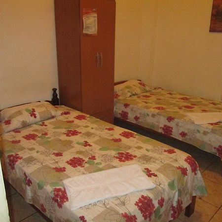 Residencia Casa Linda Hotel Iquitos Luaran gambar
